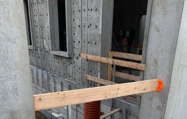 MAG IN multifunktionel holder til brædder/reglar