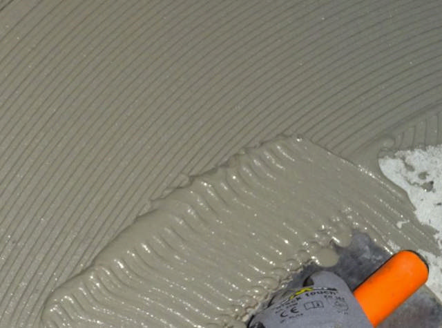 Aquafin 1K_påføring.JPG Aquafin 1K - Vandtætningsmembran 3,5 - 4,5 kg/m²